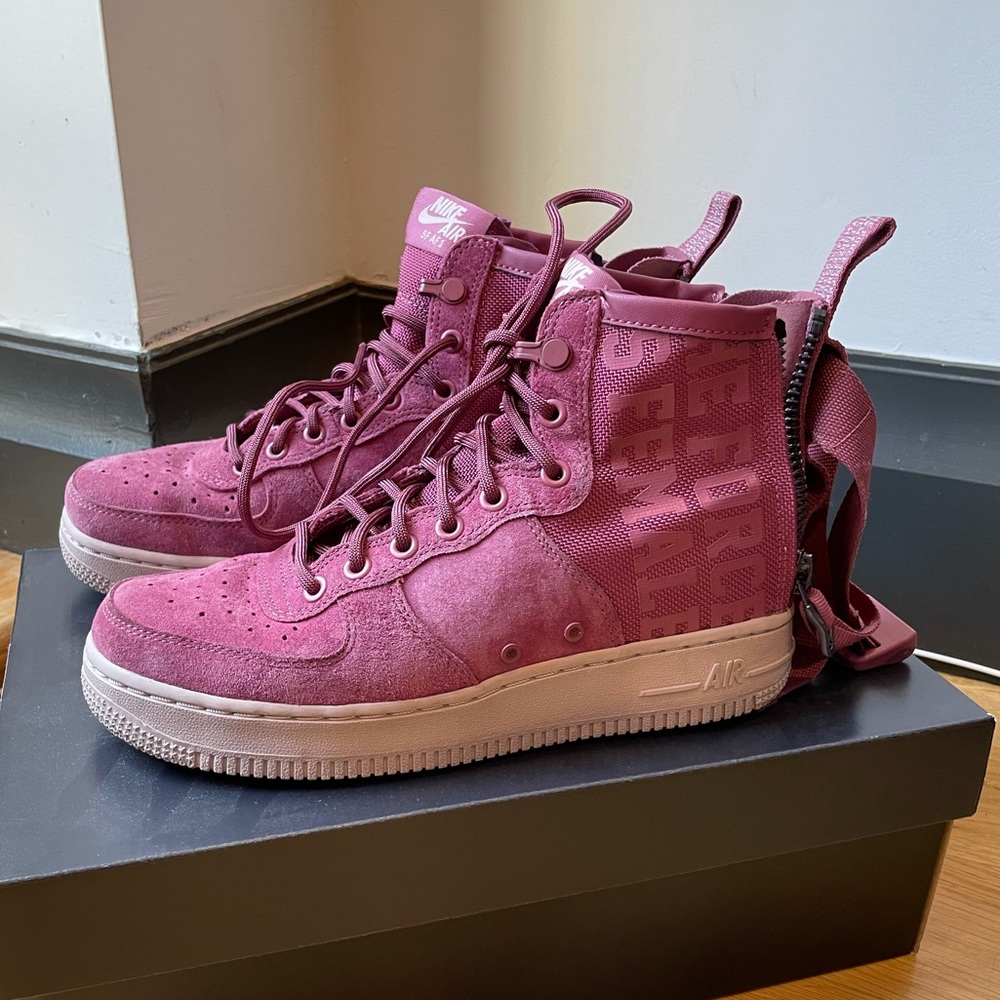 Women’s Nike SF Air Force 1 Mid, size 7